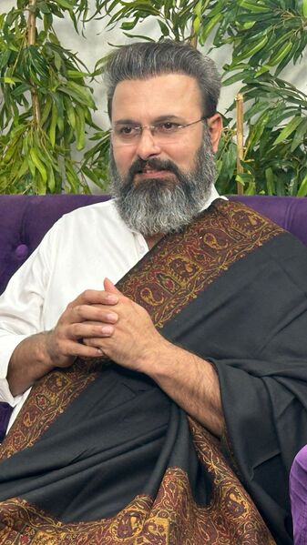 File:Guru ji Dr. Raj MahaRaj.jpg